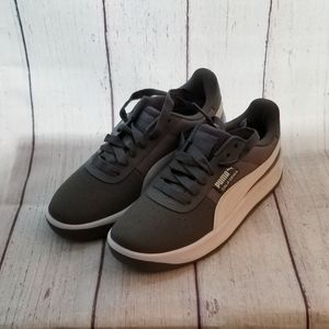 Girl's 5 or Unisex PUMA California Sneakers JR